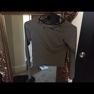 Long sleeve black and white stripped crop top