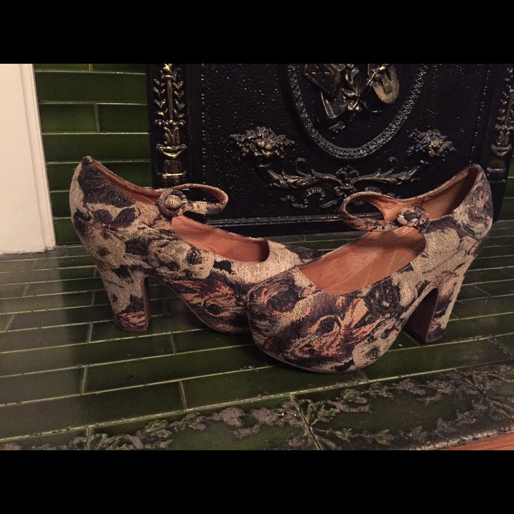 Jeffrey Campbell platform dog heels 8