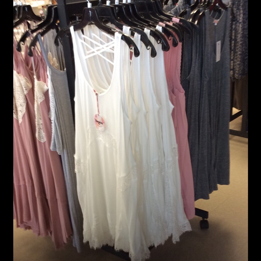 White Lace Ruffled Shift Dress - Picture 4 of 4