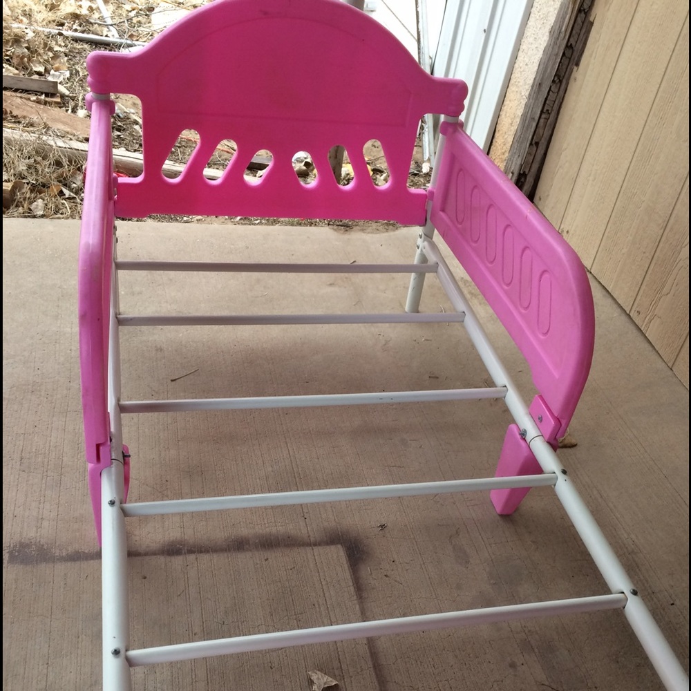 Toddler bed