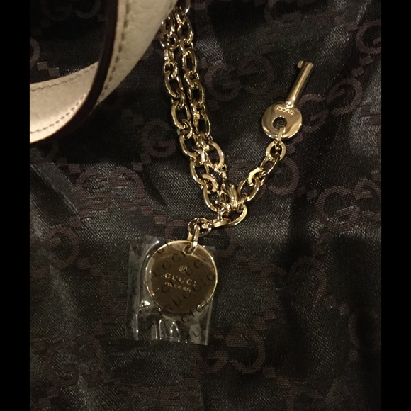 <SOLD> Gucci large white treasure bag - Picture 2 of 6