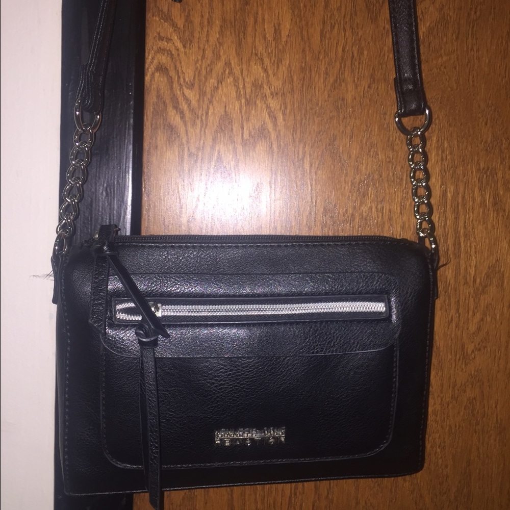 Kenneth Cole Reaction black zipper crossbody