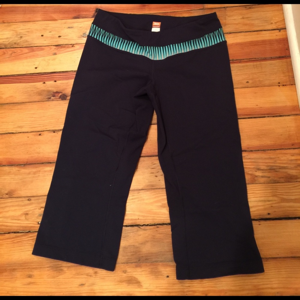Lucy Capri workout pants