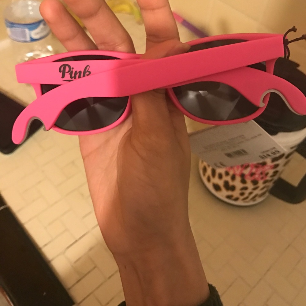 Pink accessories - Picture 2 of 2