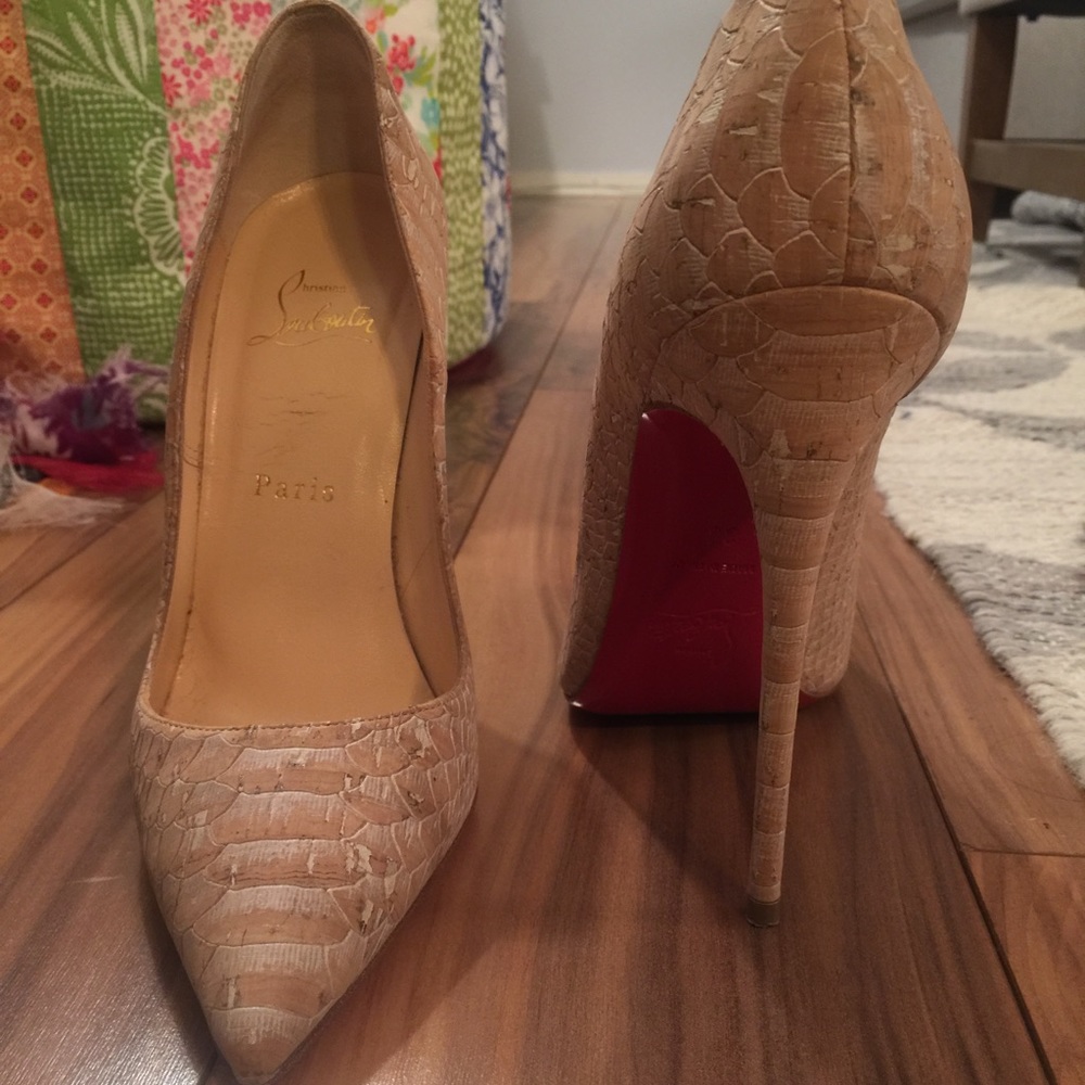 Christian Louboutin So Kate Pumps in Cork