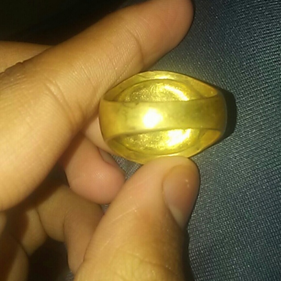 Gold ring - Picture 2 of 2