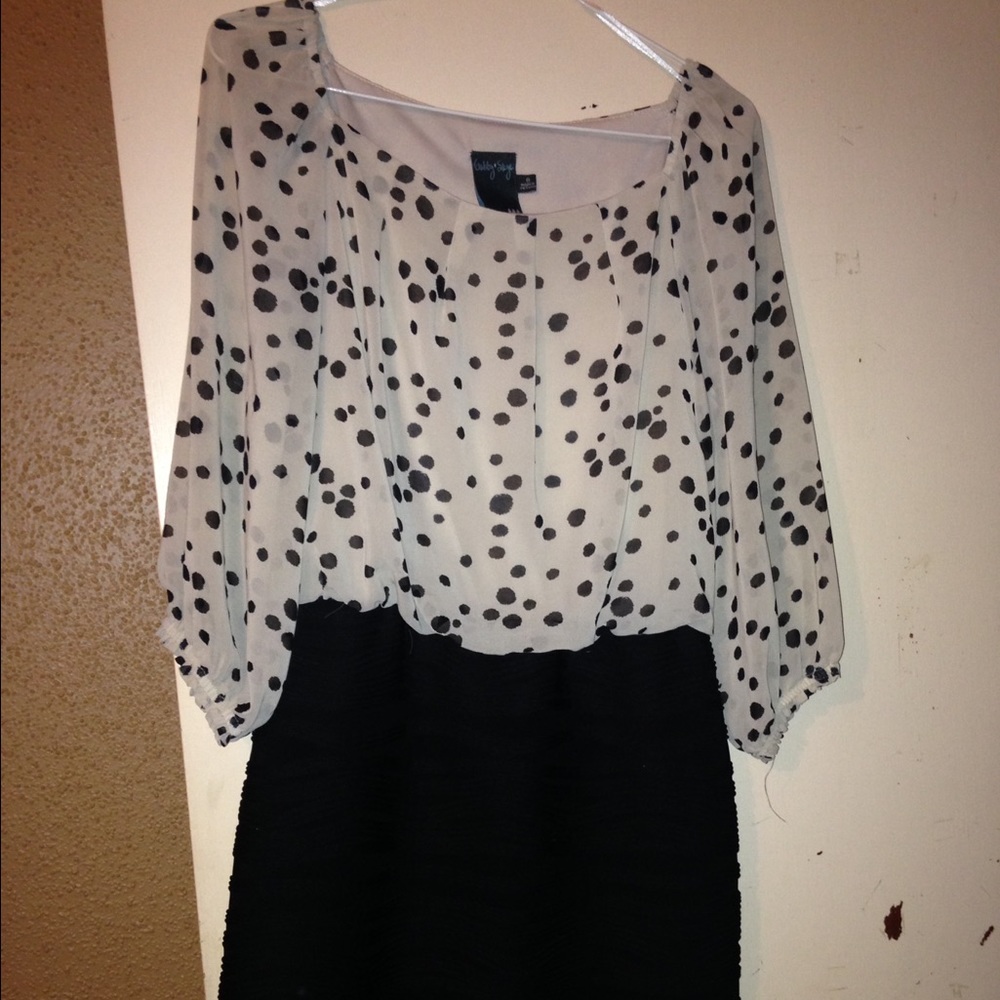 Black and cream colored dress