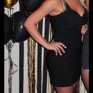 Black v neck dress