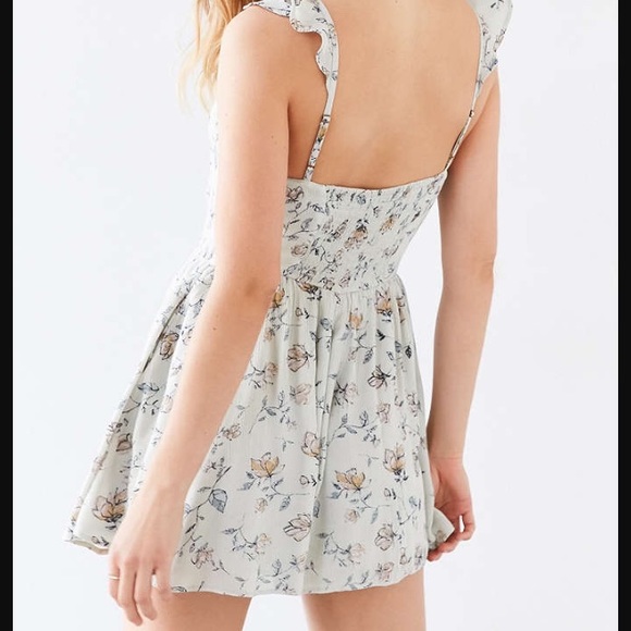 🆕UO Floral Romper - Picture 3 of 3