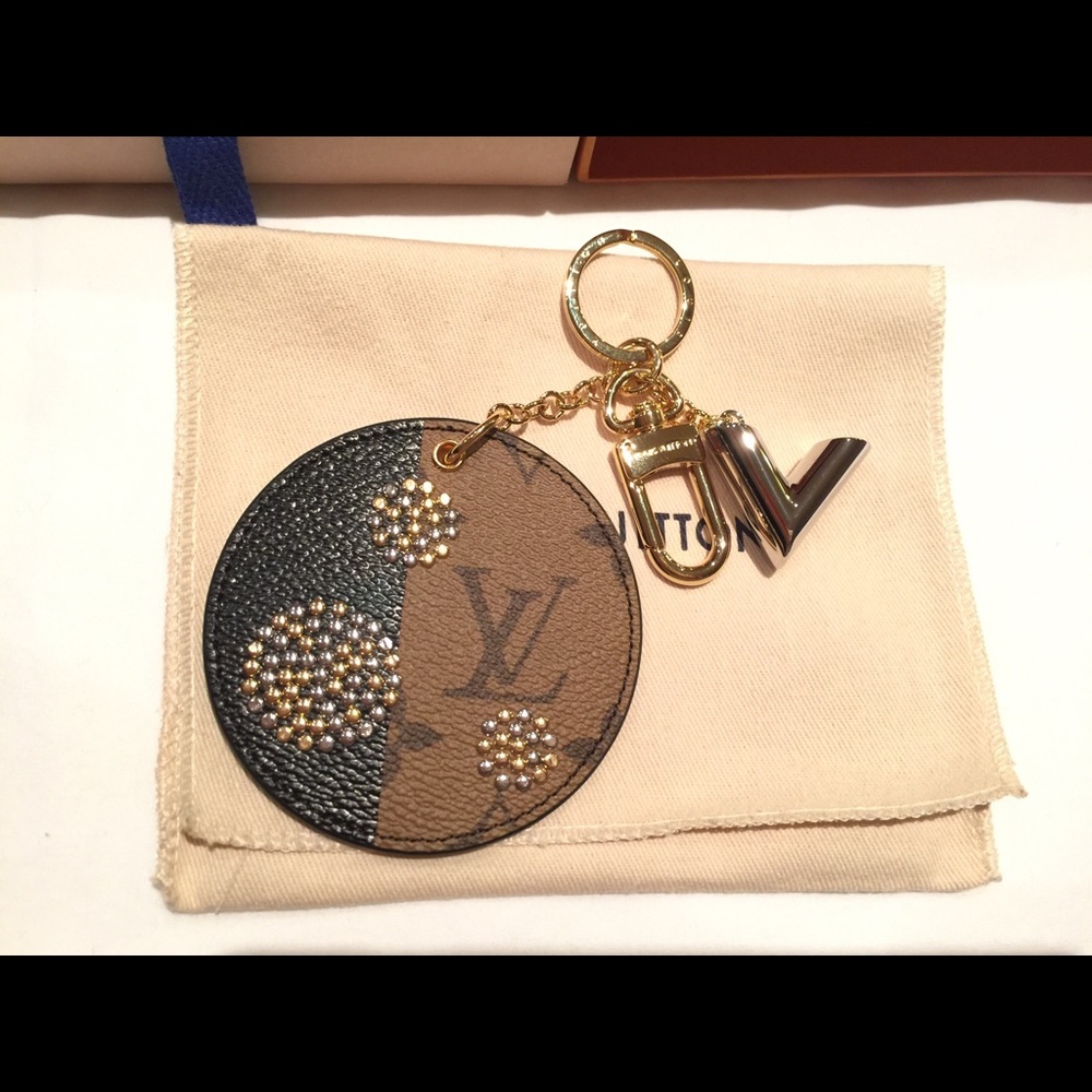 New 17' lmt ed.Night lights bag charm & key holder