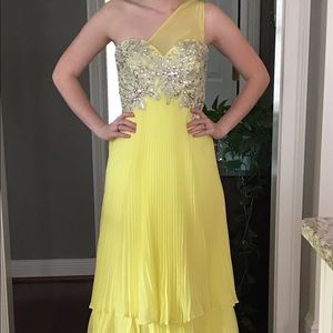 TONY BOWLS Gown in Pretty Yellow!