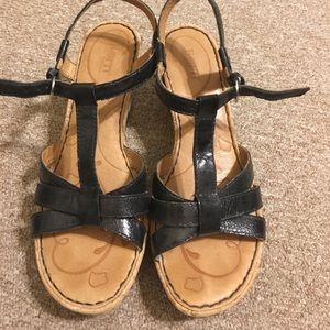 Black wedges