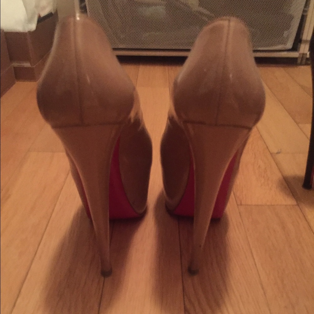 Christian Louboutin - Picture 2 of 2