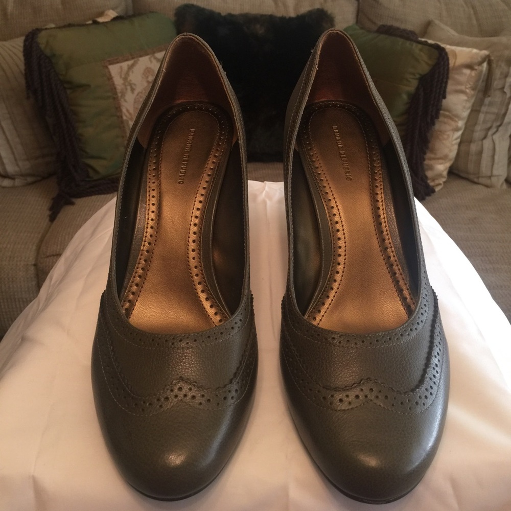 Banana Republic Hunter Green Wedges