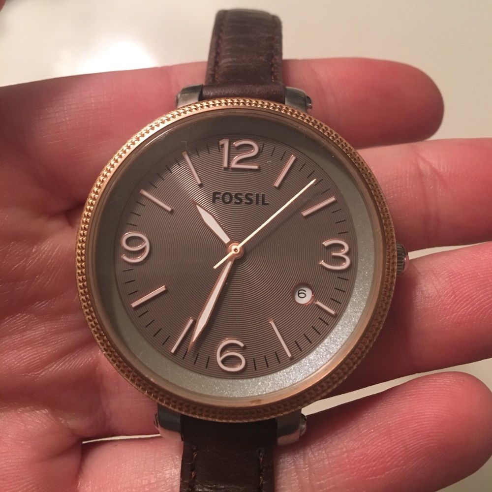 WOMENS LEATHER FOSSIL WATCH