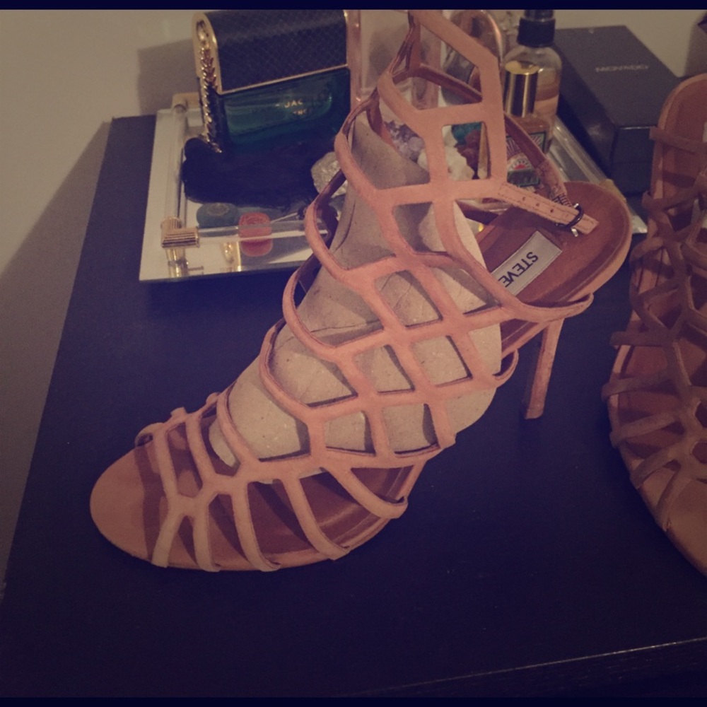 Steve Madden " Slither" pump in Nude