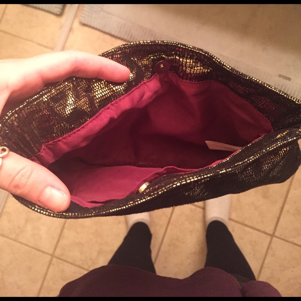 Metallic Clutch - Picture 3 of 3