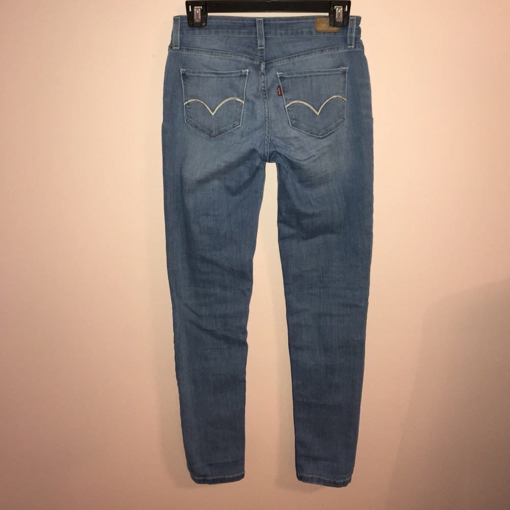 Levi's light colored denim legging jeans