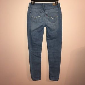 Levi's light colored denim legging jeans