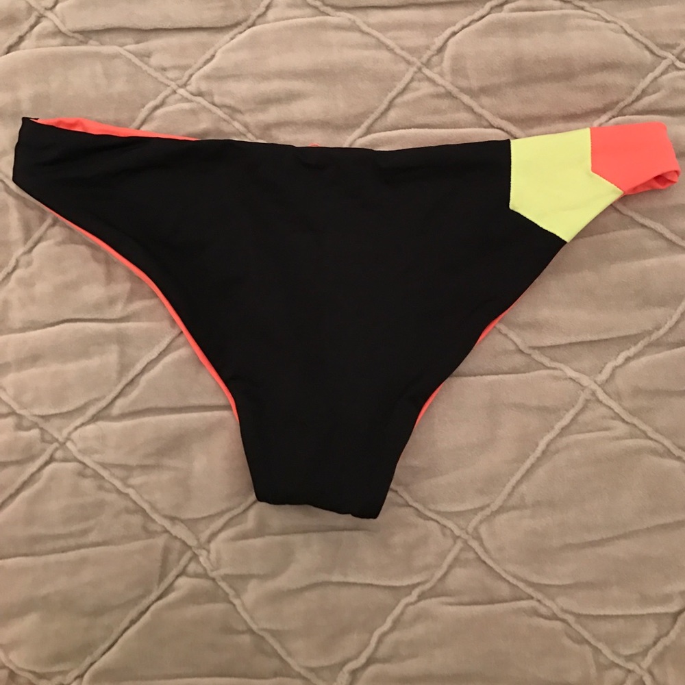 L Space Bikini Set - Picture 5 of 6