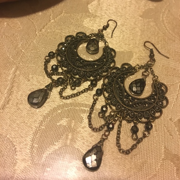 Vintage Earrings Bronze Tone - Picture 2 of 3