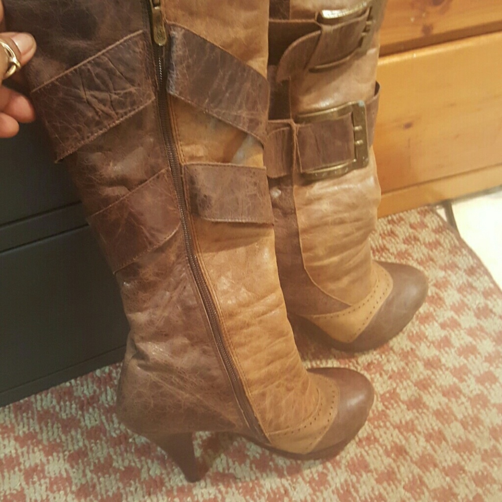 Knee boot