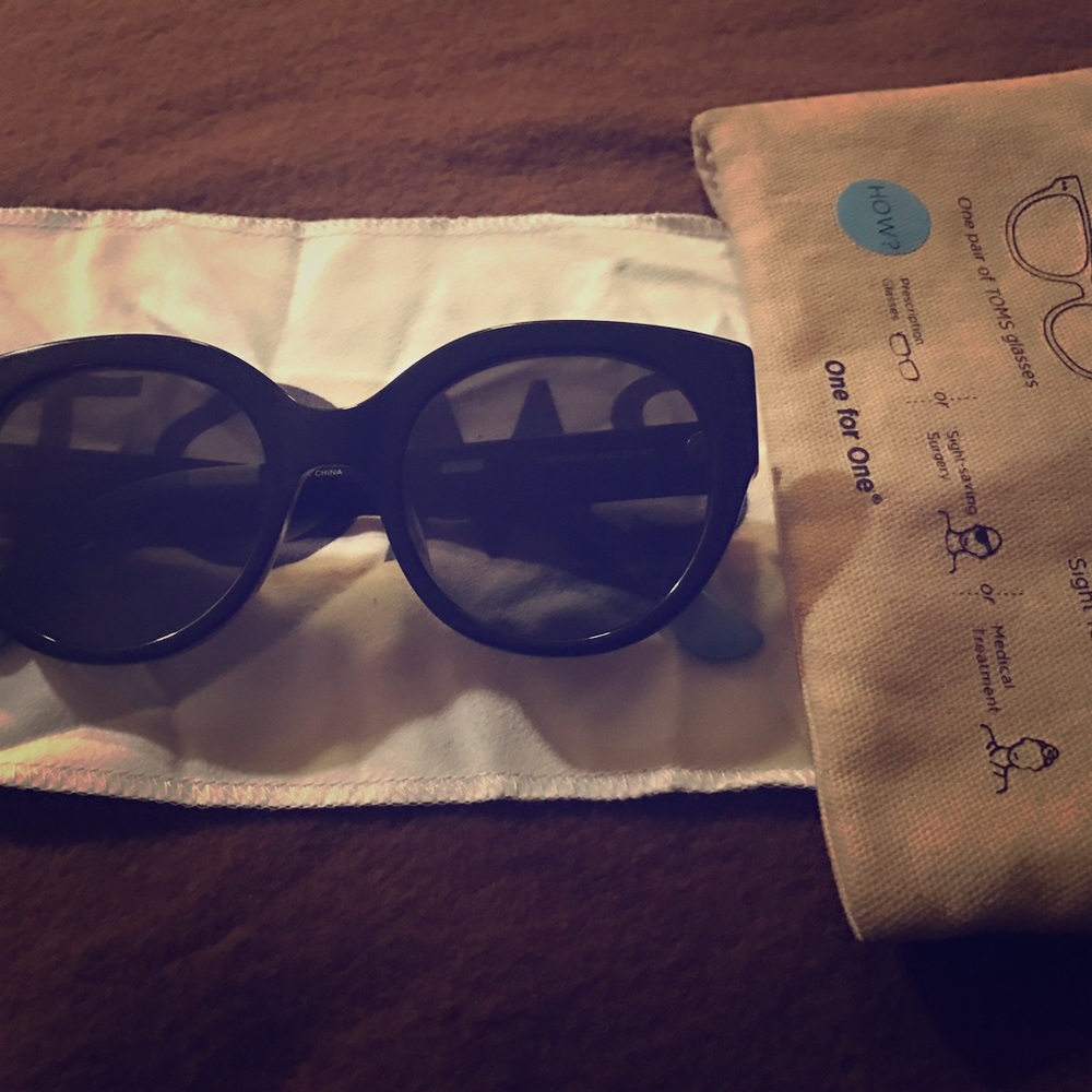 LUISA BLACK HONEY TORTOISE POLARIZED

By TOMS