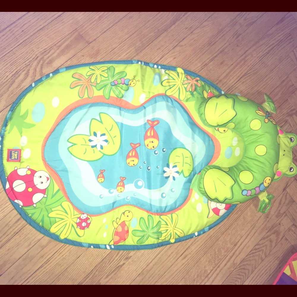 Frog tummy time play mat