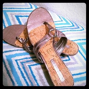 Bandolino Rose Gold thong sandal