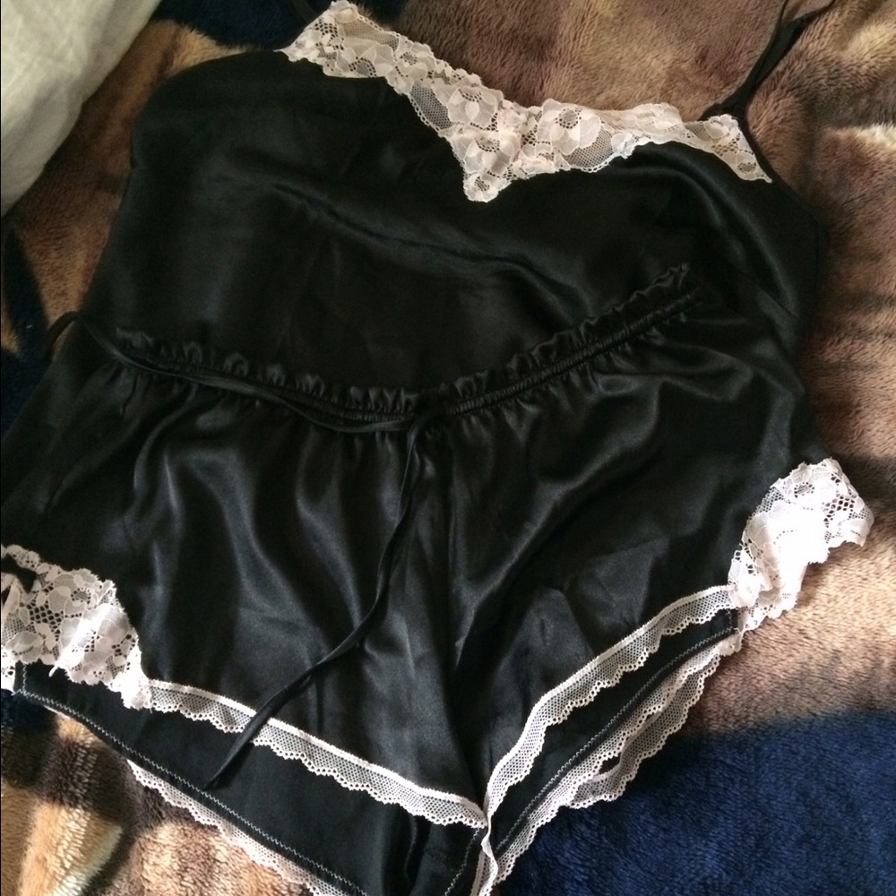 Vs satin and lace Caminoer short set