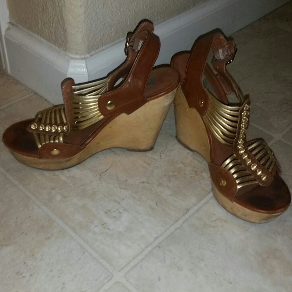 Shoes - Picture 2 of 3