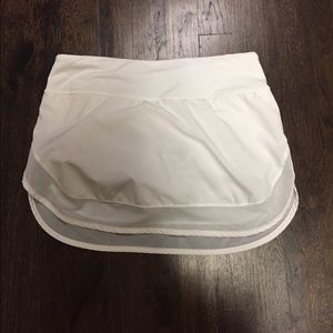 Lulumon white skirt. Size 4.