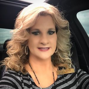 Meet your Posher, Lois