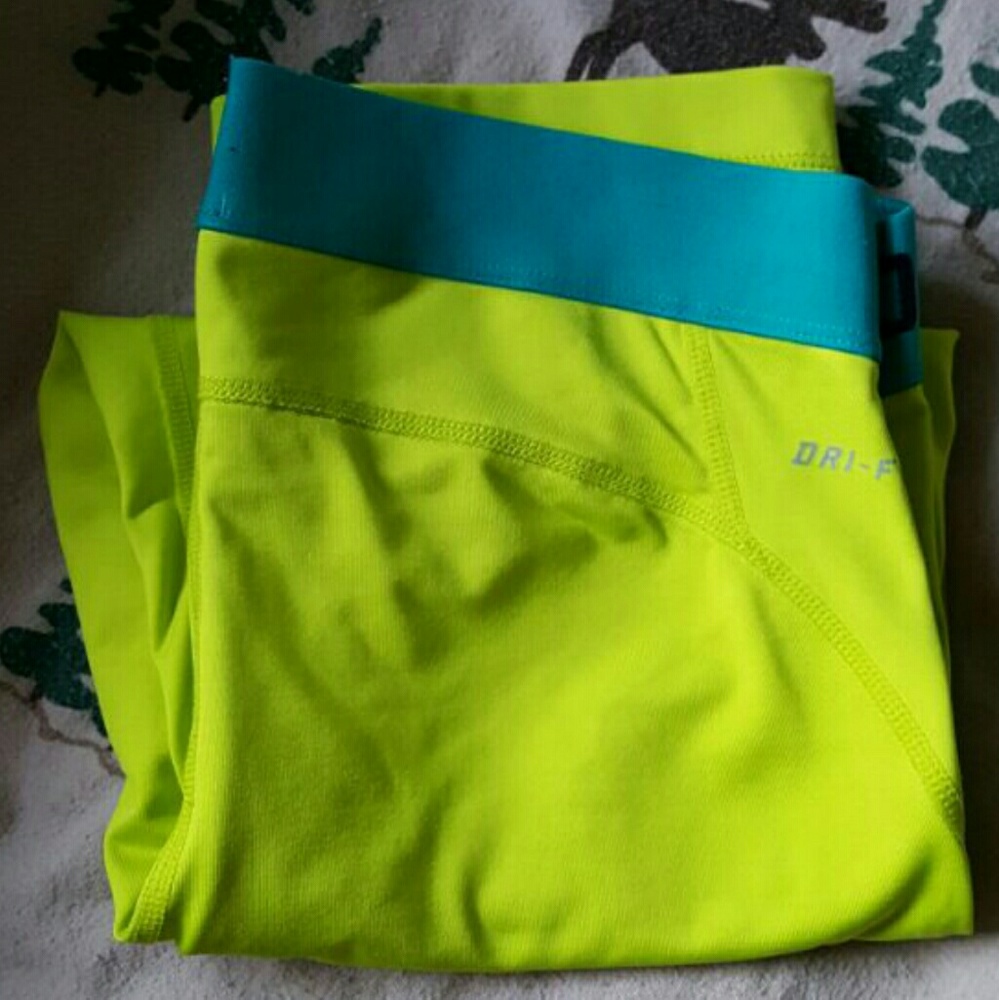 Nike Pro Capri Leggings Neon