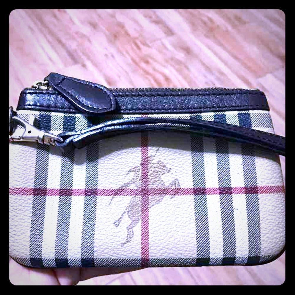 🚫SOLD🚫Burberry Haymarket Small Wristlet