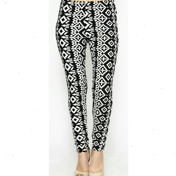 (Plus) Curvy Black and White Leggings - Picture 2 of 5