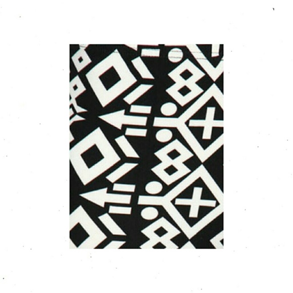 (Plus) Curvy Black and White Leggings - Picture 4 of 5