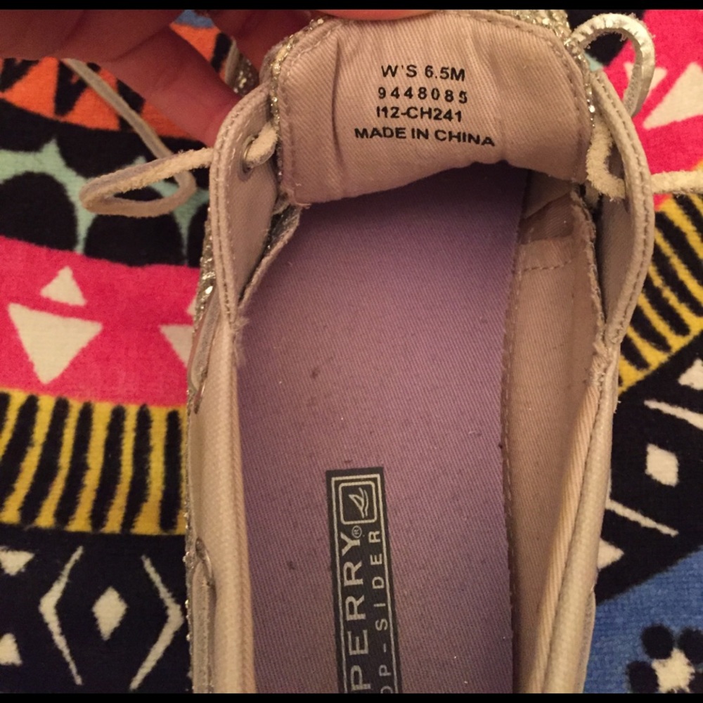 ☀️🌸SOLD🌸SHINY SILVER SPERRY'S - Picture 4 of 4