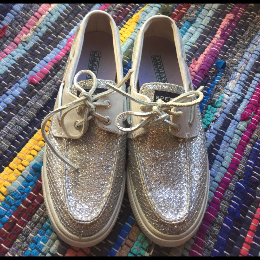 ☀️🌸SOLD🌸SHINY SILVER SPERRY'S