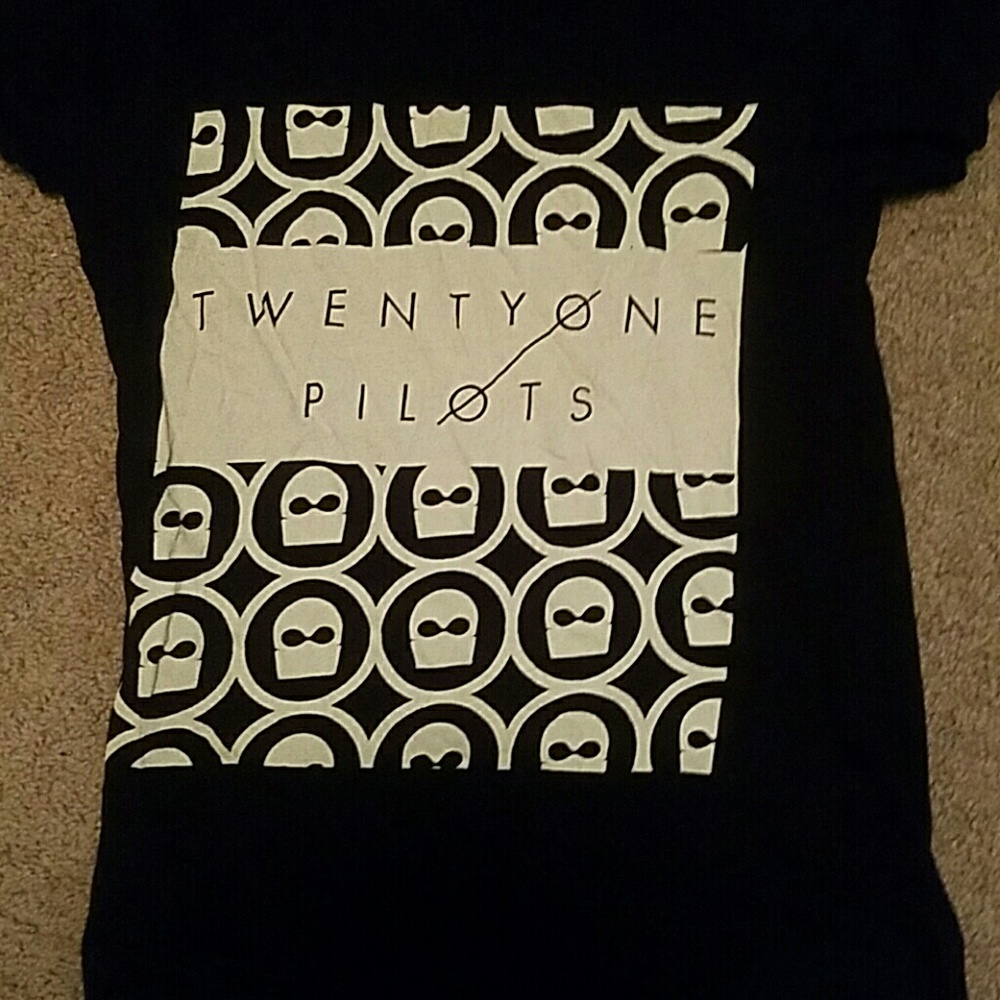 Twenty one pilots tee