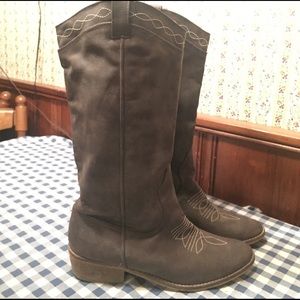 Cute cowboy boots size 9 worn once!