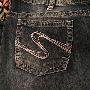 Silver Aiko style jeans. Size 24x31. Dark wash.