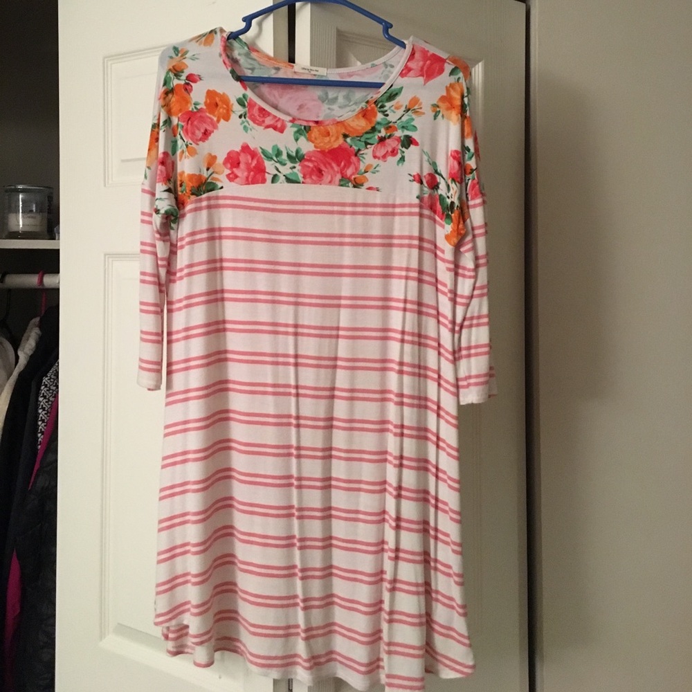 NWOT Spring Floral / pink striped tunic