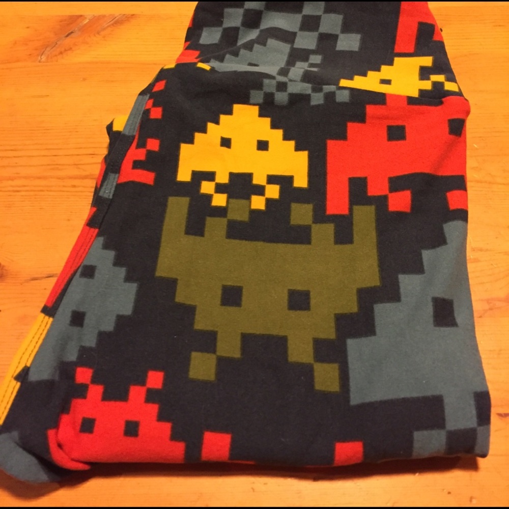 🎉SALE🎉BNWT LULAROE ATARI OS LEGGINGS 🦄🦄