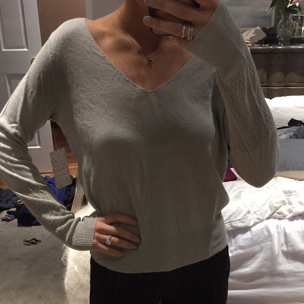 Free people light knit sweater w back detail