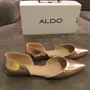 ALDO size 7 gold flats