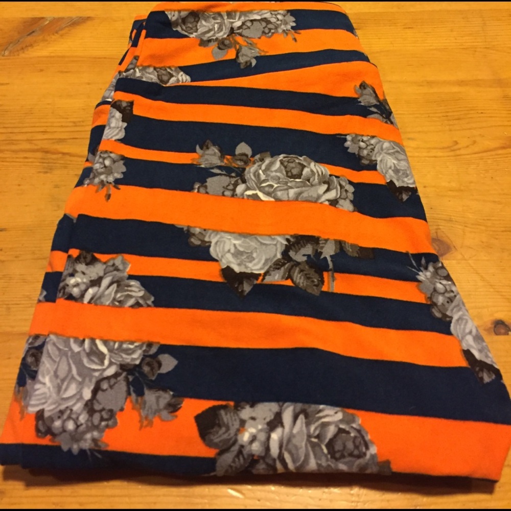 🎉SALE🎉BNWT LULAROE ROSES 🌹 & STRIPES OS