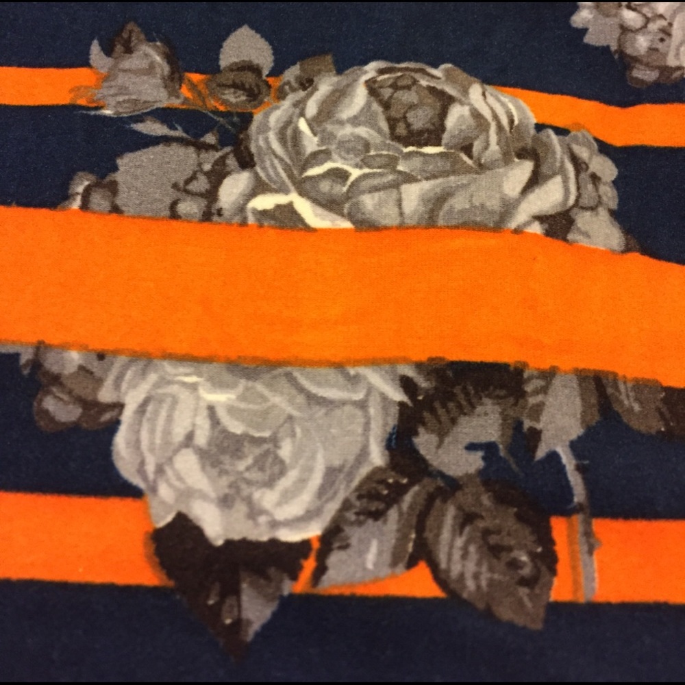 ๐SALE๐BNWT LULAROE ROSES ๐น & STRIPES OS - Picture 2 of 3