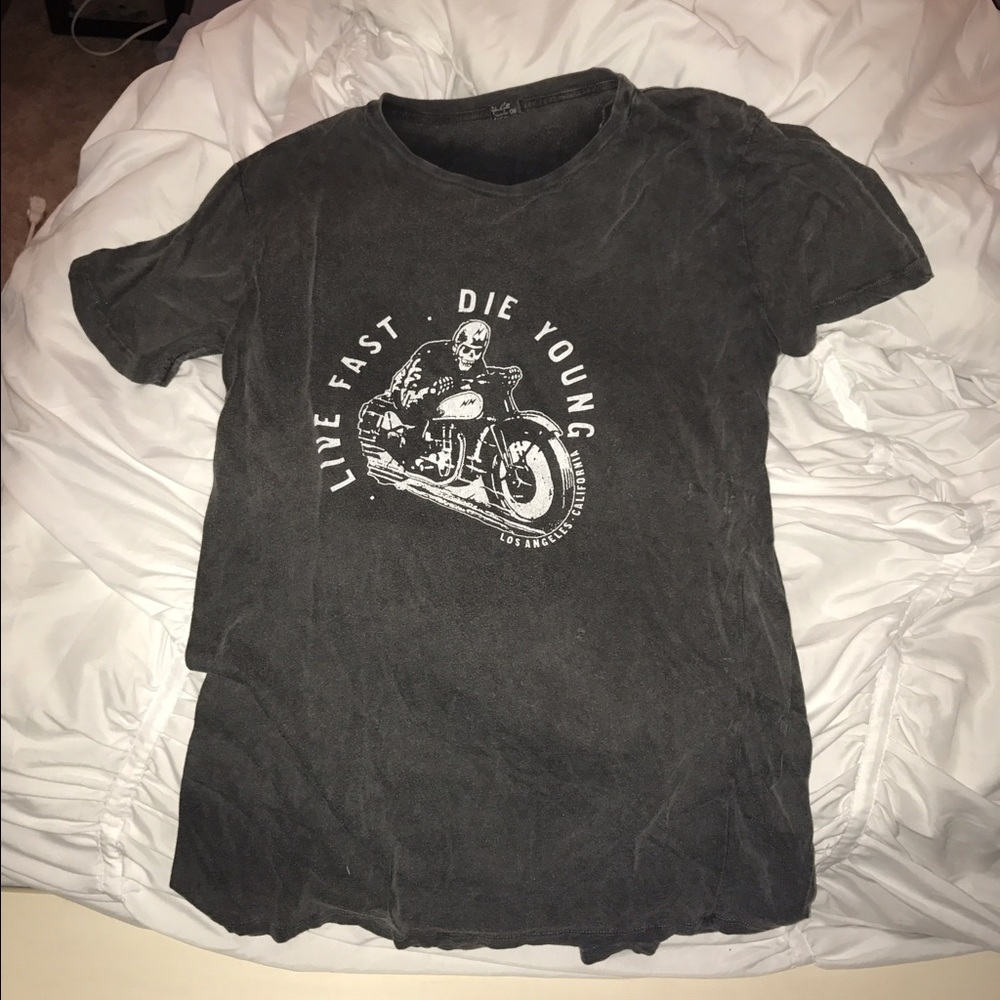 Brandy Melville live fast die young graphic tee
