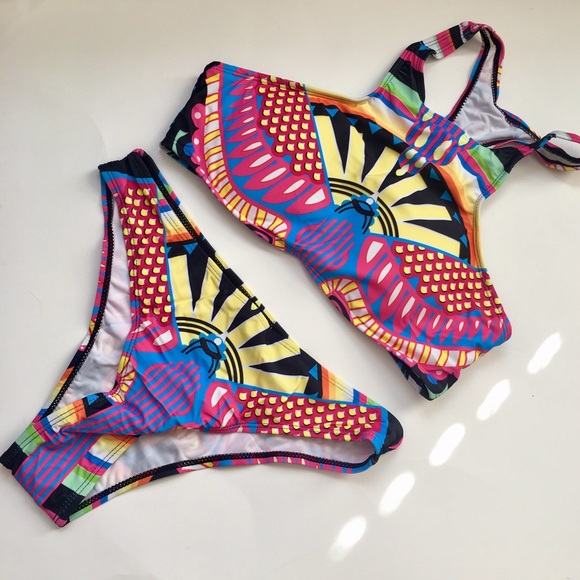 Ethnic print racer back bikini - Picture 3 of 3